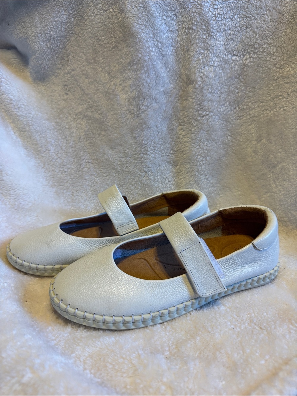 Brioso Samara White Leather Slip-On Flat